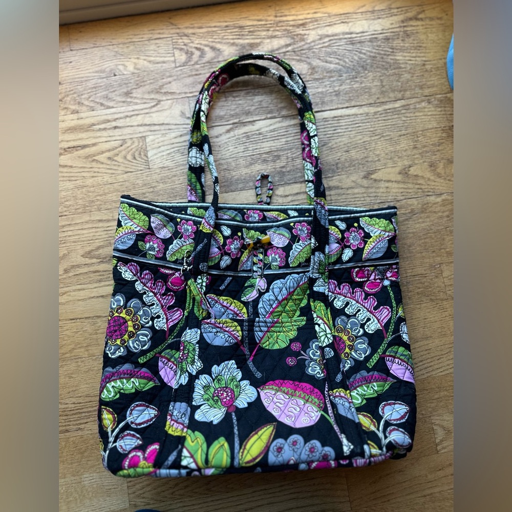NWT Vera Bradley Moon blooms quilted Grand Tote